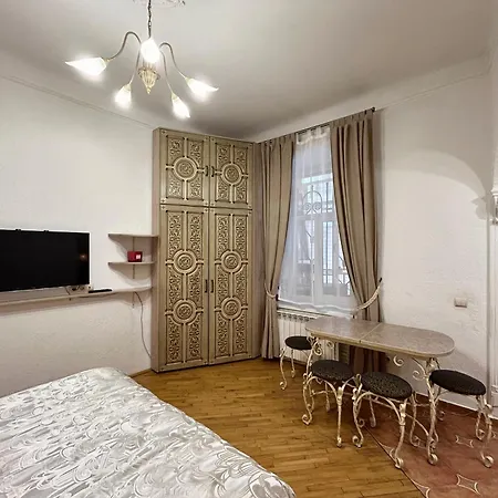 On Sholom Aleichem та ще варіант поруч Apartment Lemberg