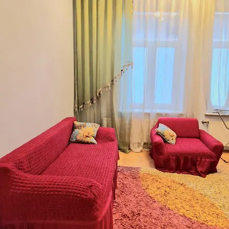 Apartment On Sholom Aleichem та ще варіант поруч