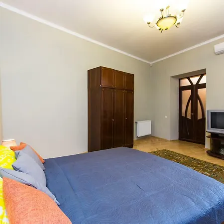 Apartment On Sholom Aleichem та ще варіант поруч