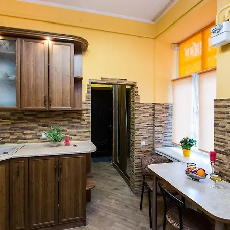 On Sholom Aleichem та ще варіант поруч * Lviv