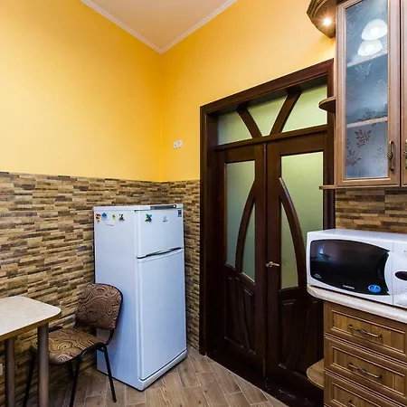On Sholom Aleichem та ще варіант поруч Apartment *