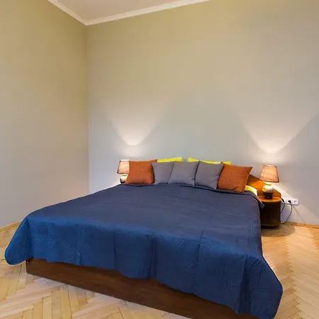Apartment On Sholom Aleichem та ще варіант поруч *