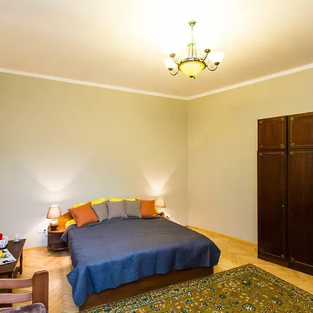 Apartment On Sholom Aleichem та ще варіант поруч *