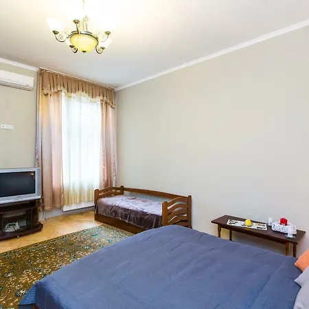 Apartment On Sholom Aleichem та ще варіант поруч